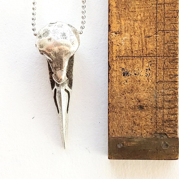 NEW small silver-plated raven skull necklace - Picture 3 of 5